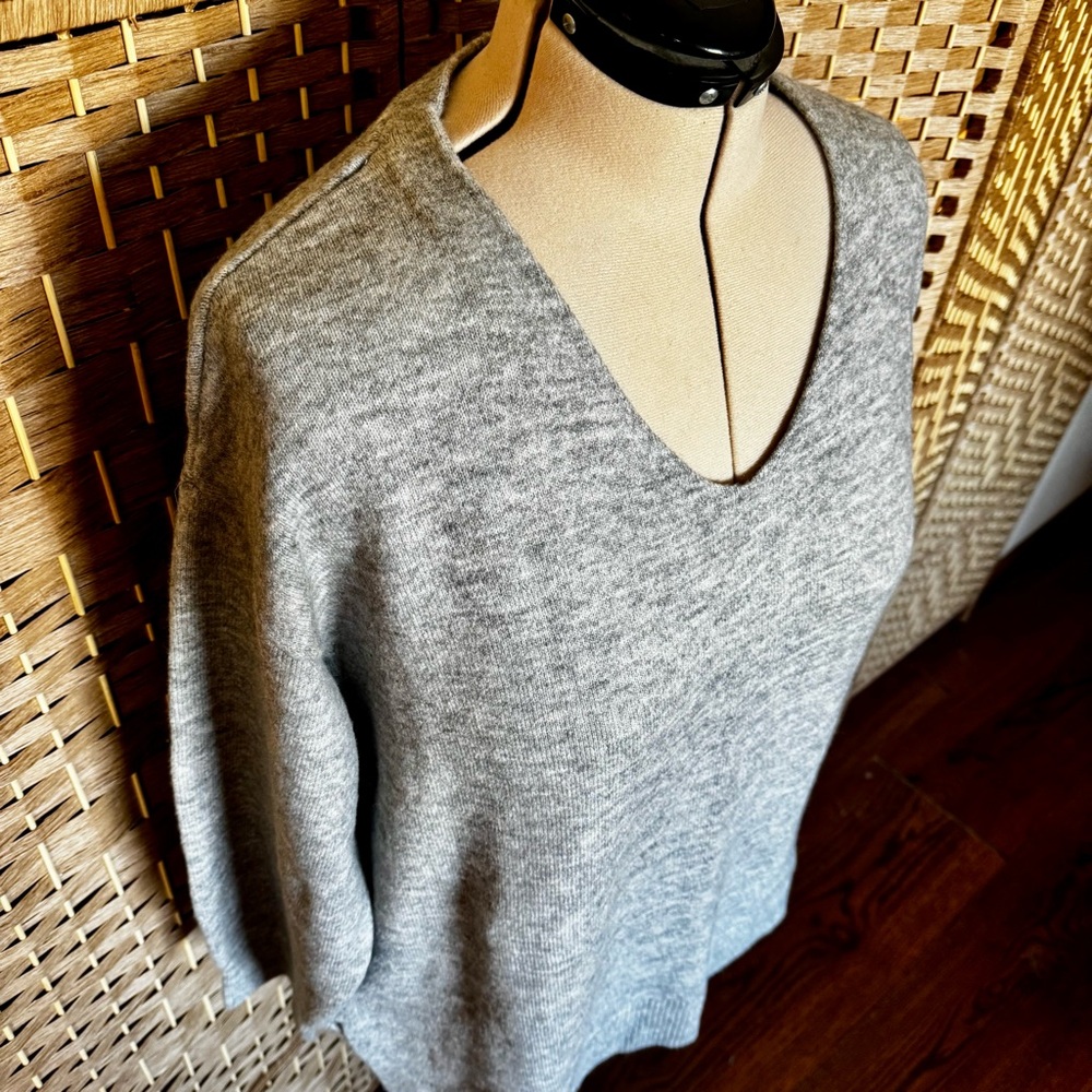 βοΈ NWOT soft heather grey H&M v neck sweater XXL - Picture 3 of 13